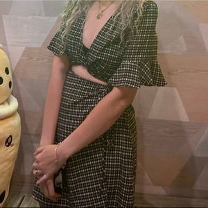 Cute dress , open cut !